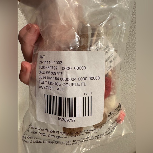 Anthropologie Mice Date Night Valentine’s edition
🔥Price firm no offers🔥 - Picture 6 of 8